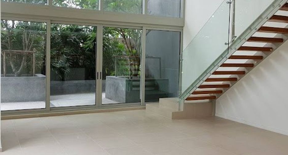 For sale 3 bedrooms condo in Sathon, Bangkok