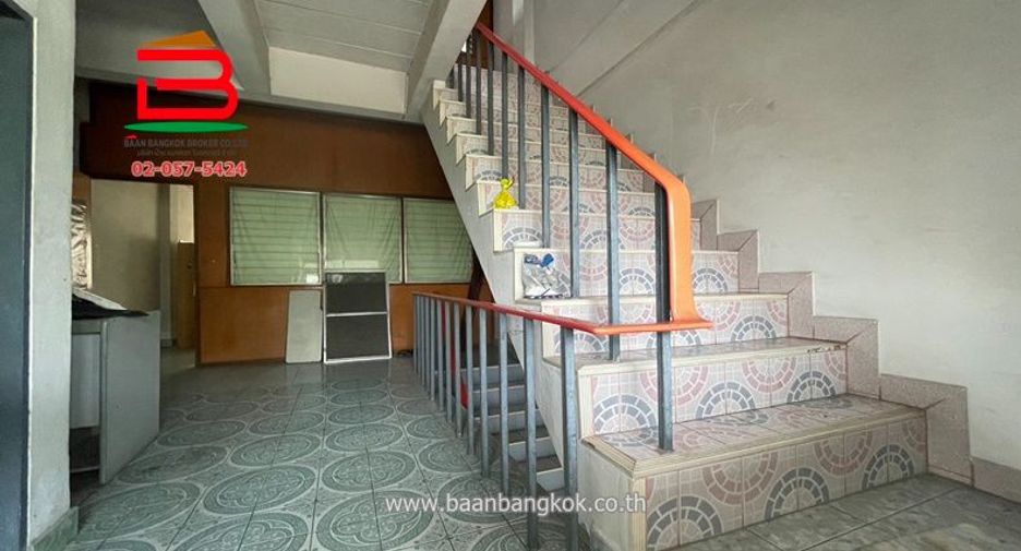 For sale retail Space in Khan Na Yao, Bangkok