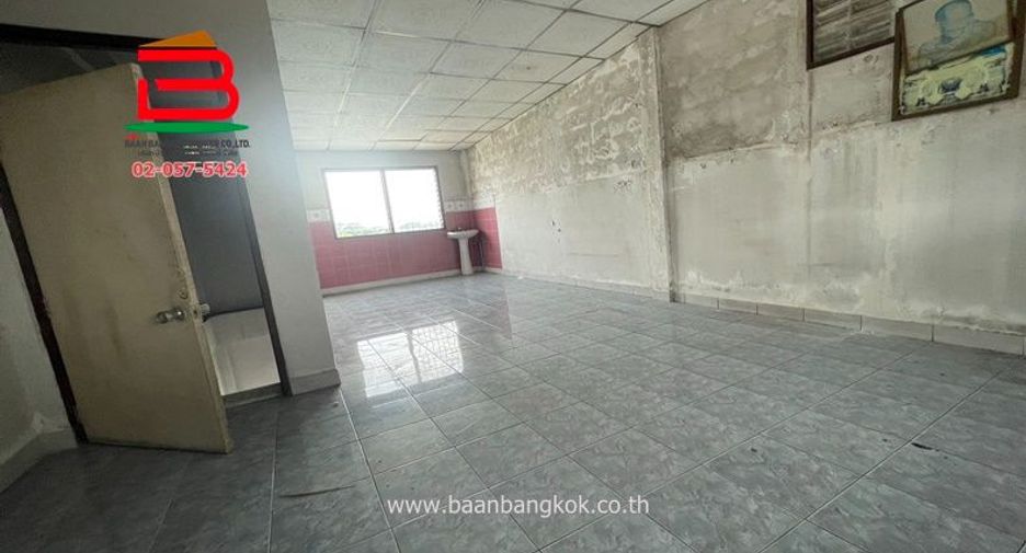 For sale retail Space in Khan Na Yao, Bangkok