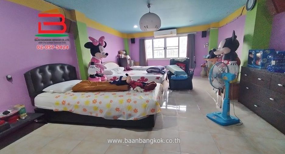 For sale 3 bedrooms retail Space in Prawet, Bangkok