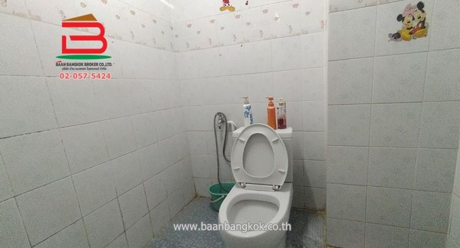 For sale 3 bedrooms retail Space in Prawet, Bangkok