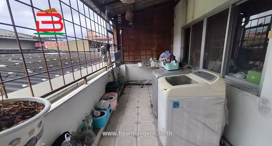 For sale 3 bedrooms retail Space in Prawet, Bangkok