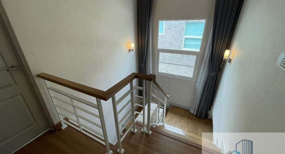 For sale 4 bedrooms house in Khlong Luang, Pathum Thani