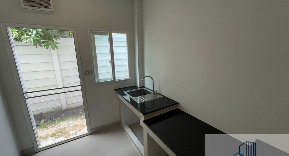 For sale 4 bedrooms house in Khlong Luang, Pathum Thani