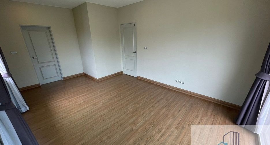 For sale 4 bedrooms house in Khlong Luang, Pathum Thani