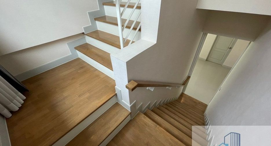 For sale 4 bedrooms house in Khlong Luang, Pathum Thani