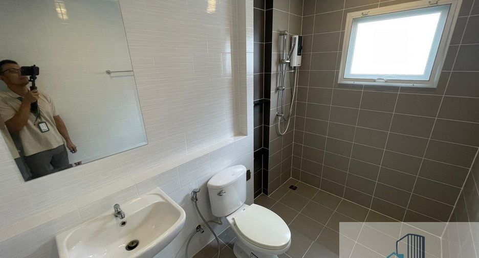For sale 4 bedrooms house in Khlong Luang, Pathum Thani