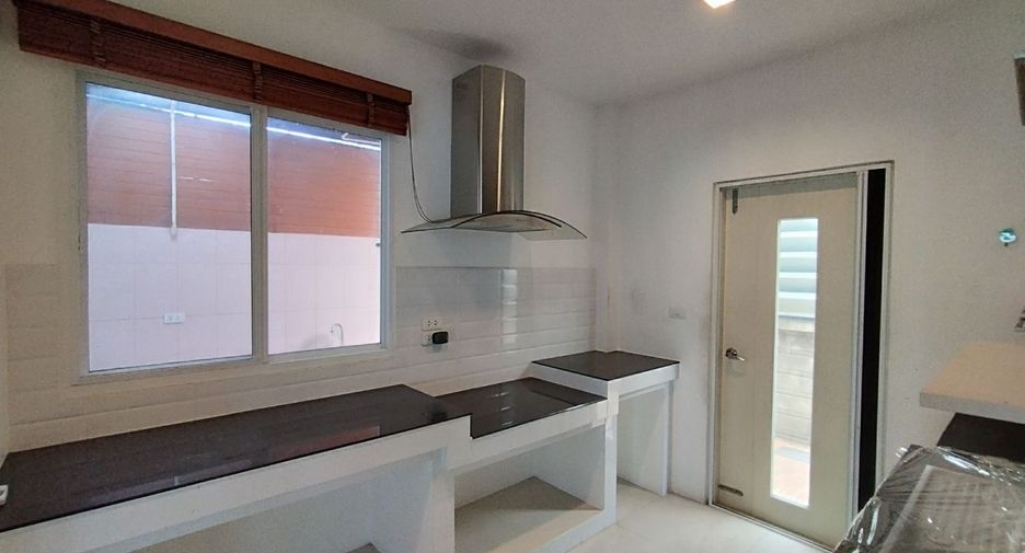 For sale 4 bedrooms house in Bang Phli, Samut Prakan