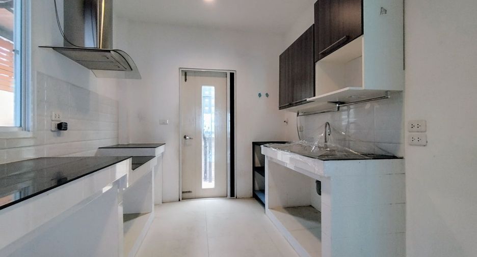 For sale 4 bedrooms house in Bang Phli, Samut Prakan