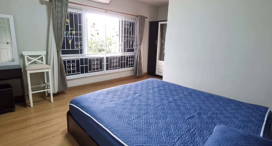 For rent 4 bedrooms house in San Kamphaeng, Chiang Mai