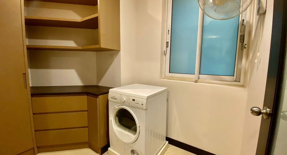 For rent 4 bedrooms condo in Pathum Wan, Bangkok