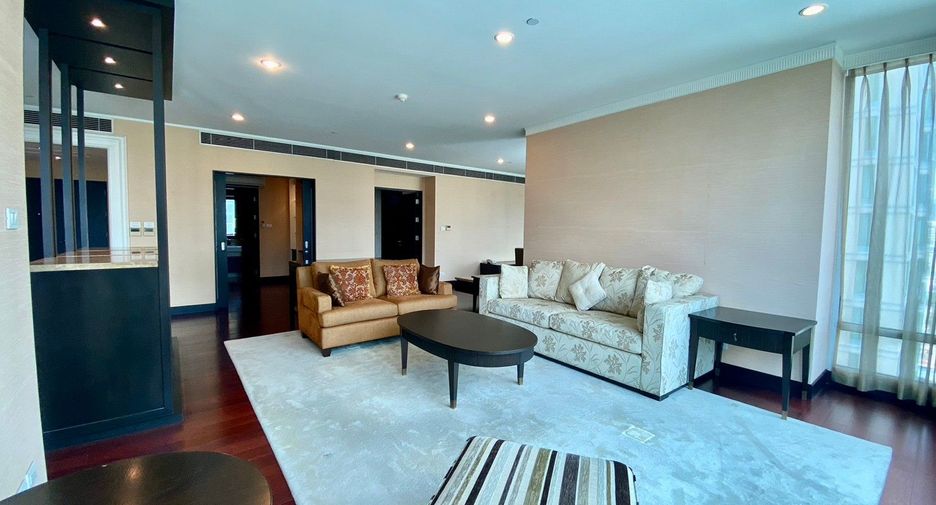 For rent 4 bedrooms condo in Pathum Wan, Bangkok