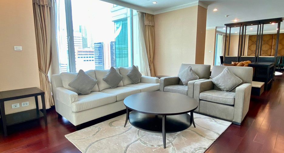 For rent 4 bedrooms condo in Pathum Wan, Bangkok