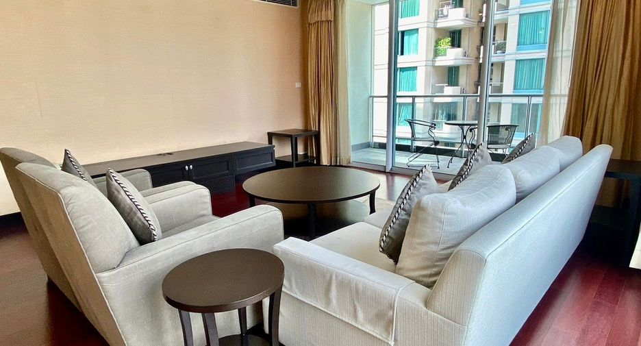 For rent 4 bedrooms condo in Pathum Wan, Bangkok