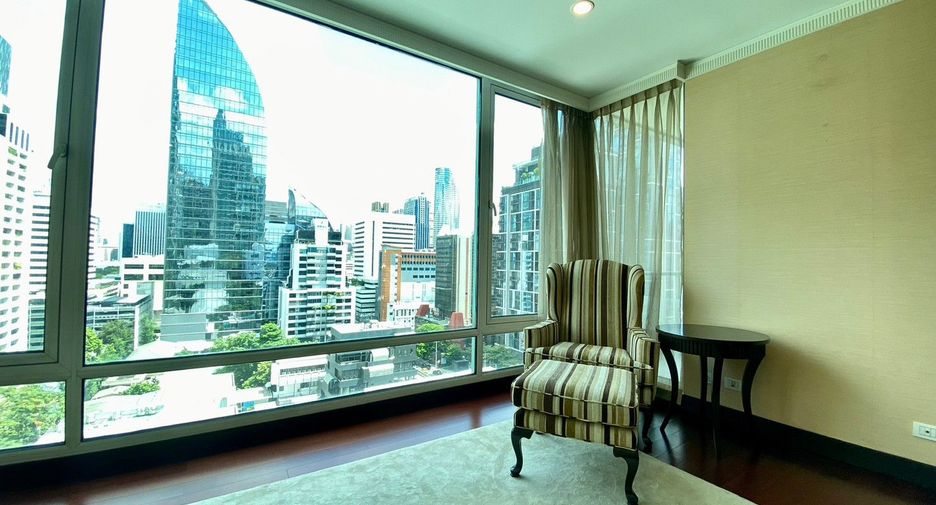For rent 4 bedrooms condo in Pathum Wan, Bangkok