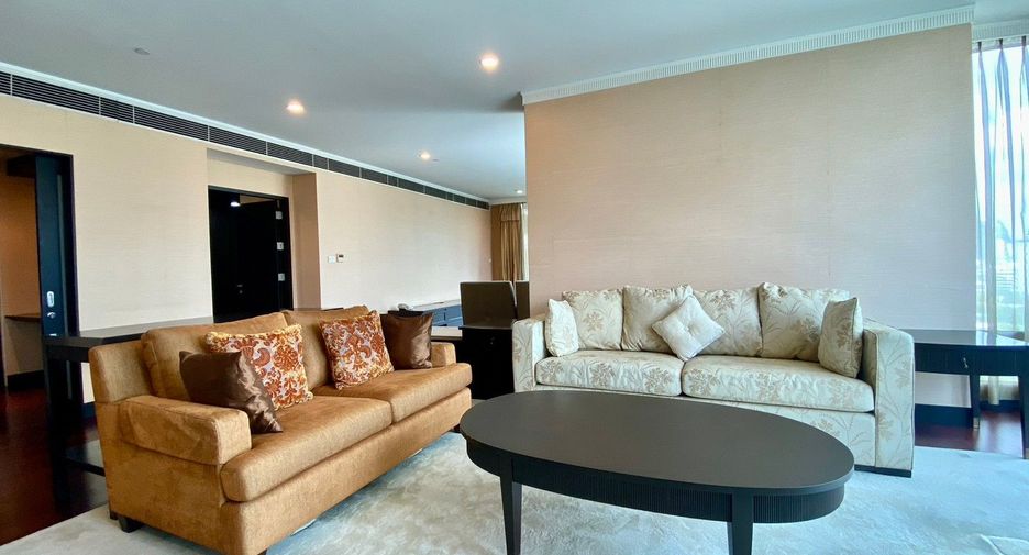 For rent 4 bedrooms condo in Pathum Wan, Bangkok
