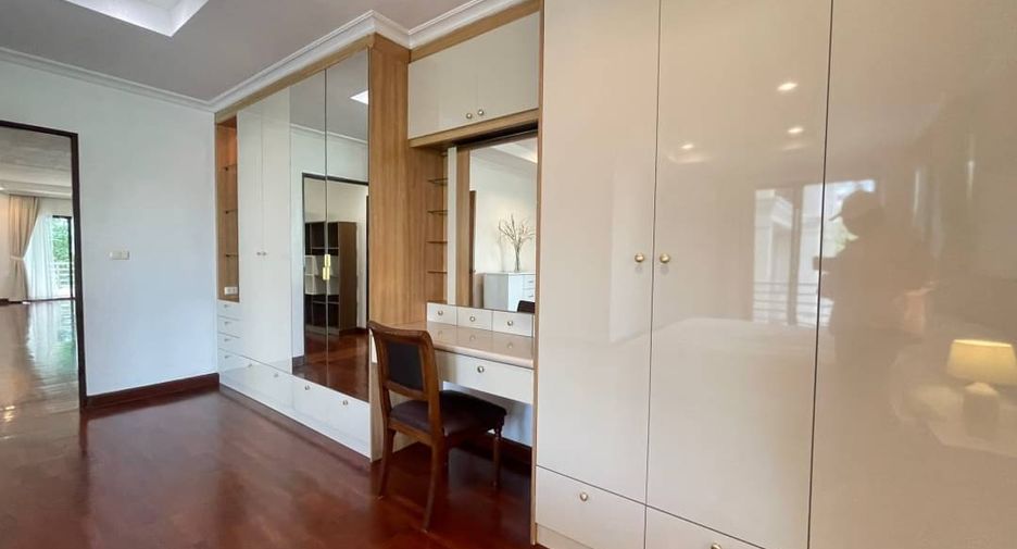 Apartment zur Miete mit 3 Zimmer in Watthana, Bangkok