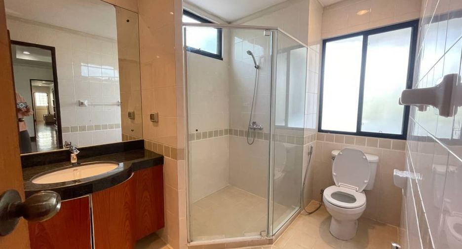 Apartment zur Miete mit 3 Zimmer in Watthana, Bangkok