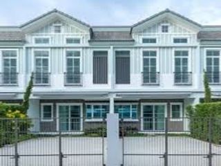 Аренда 3 спальни таунхаус в Пращет, Бангкок