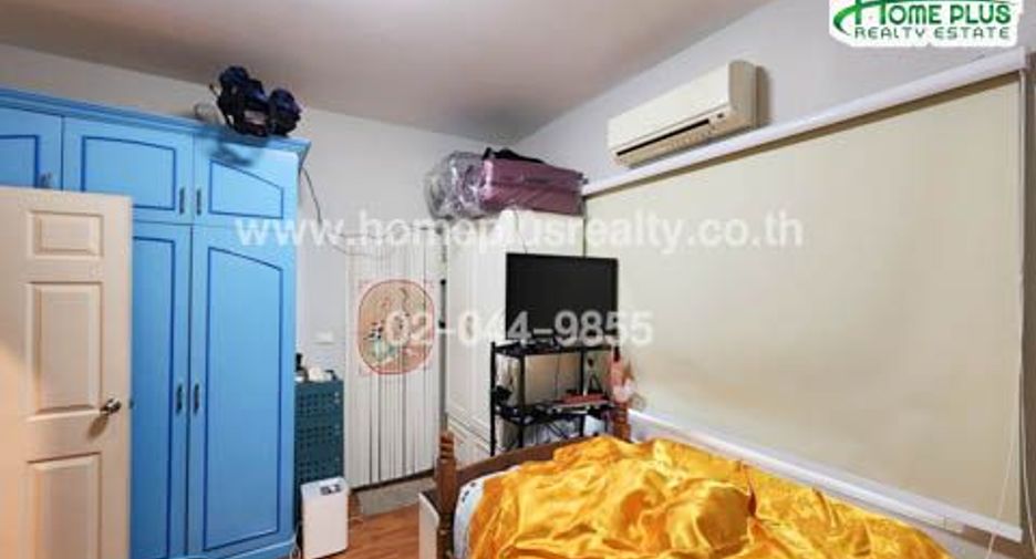 For sale 4 bedrooms townhouse in Yan Nawa, Bangkok