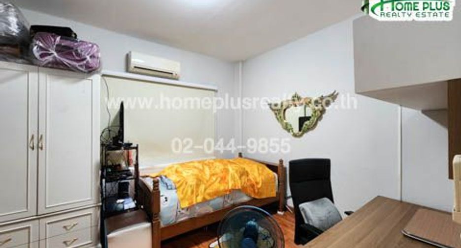 For sale 4 bedrooms townhouse in Yan Nawa, Bangkok