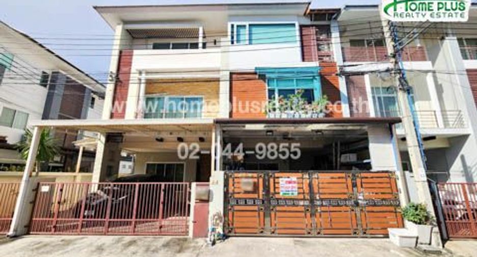 For sale 4 bedrooms townhouse in Yan Nawa, Bangkok