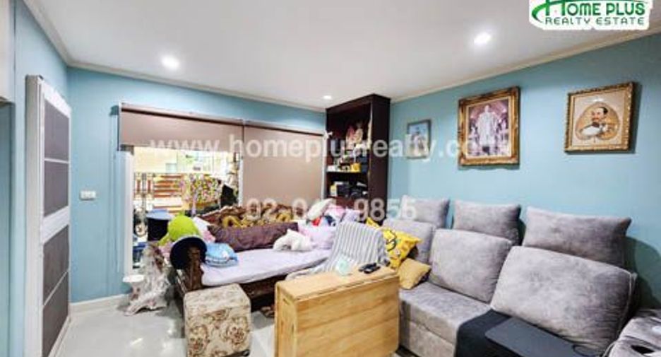 For sale 4 bedrooms townhouse in Yan Nawa, Bangkok