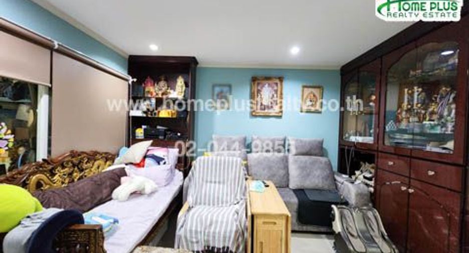 For sale 4 bedrooms townhouse in Yan Nawa, Bangkok