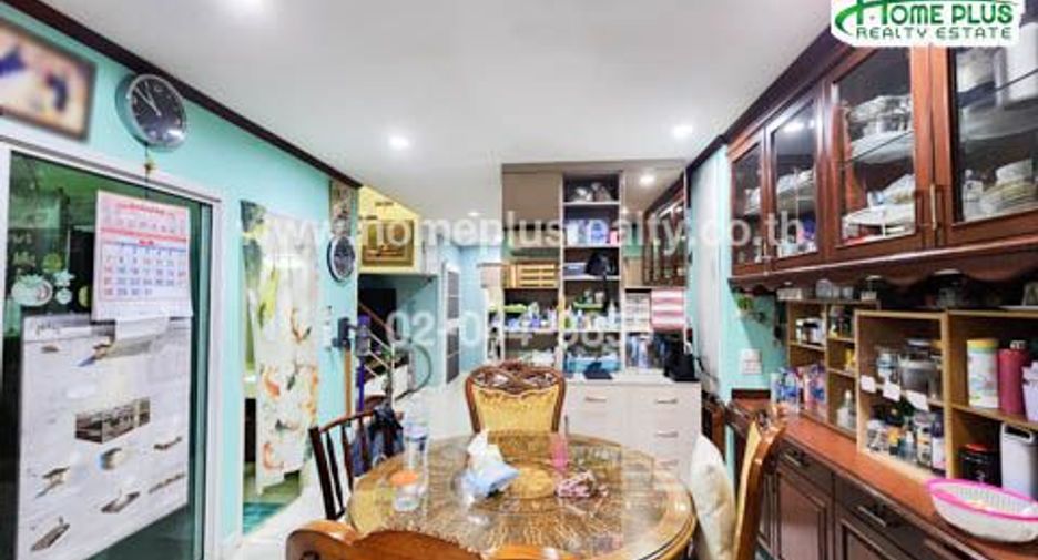 For sale 4 bedrooms townhouse in Yan Nawa, Bangkok