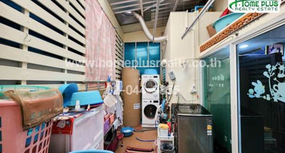 For sale 4 bedrooms townhouse in Yan Nawa, Bangkok