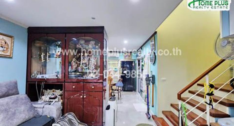 For sale 4 bedrooms townhouse in Yan Nawa, Bangkok