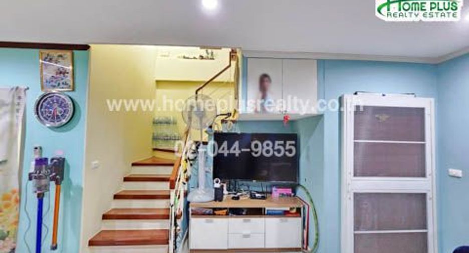 For sale 4 bedrooms townhouse in Yan Nawa, Bangkok