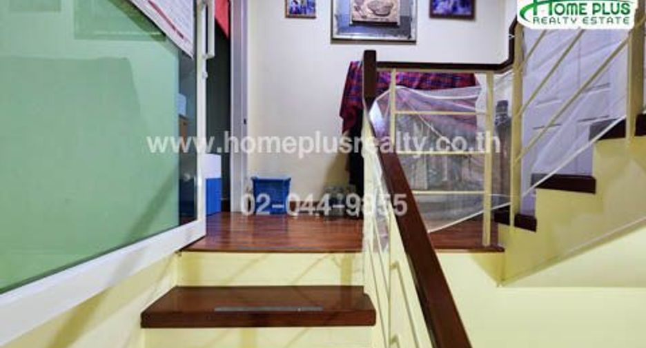 For sale 4 bedrooms townhouse in Yan Nawa, Bangkok