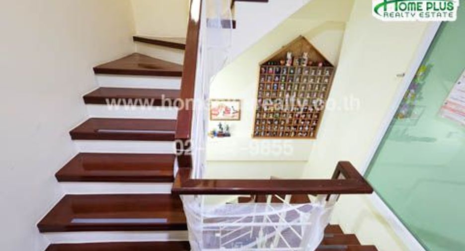 For sale 4 bedrooms townhouse in Yan Nawa, Bangkok