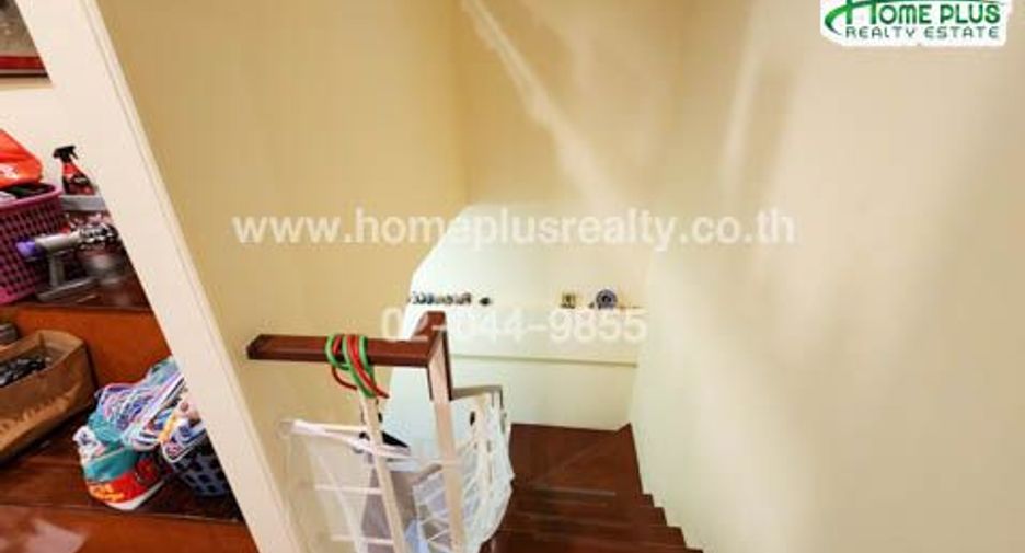 For sale 4 bedrooms townhouse in Yan Nawa, Bangkok