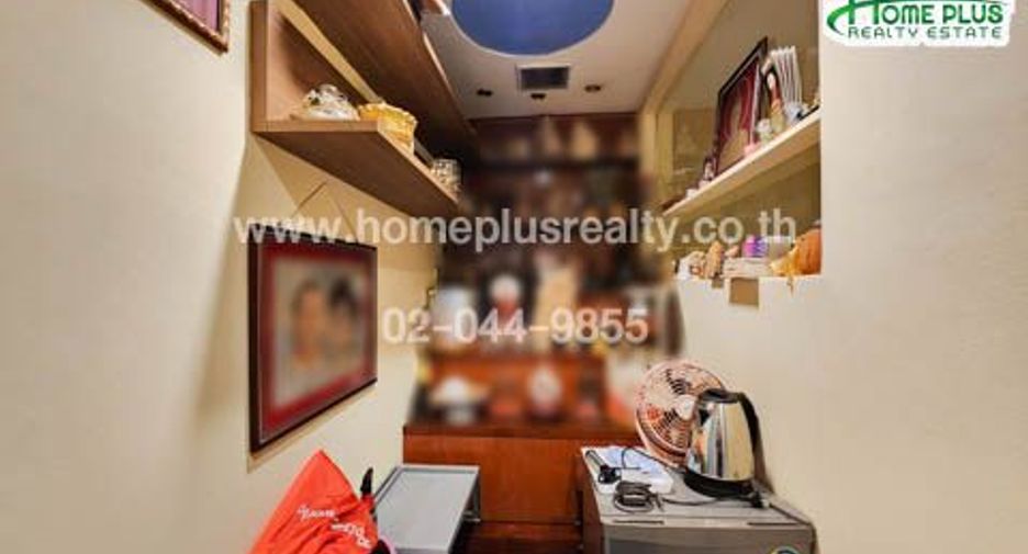 For sale 4 bedrooms townhouse in Yan Nawa, Bangkok