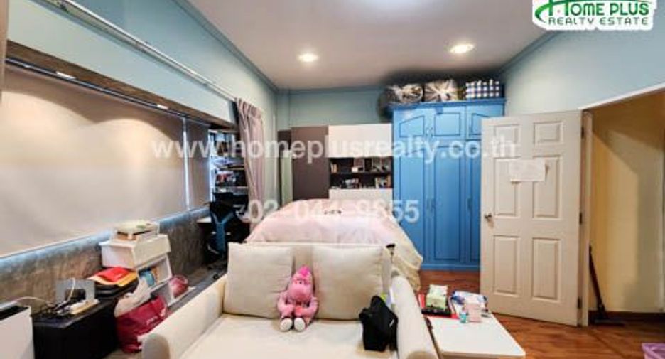 For sale 4 bedrooms townhouse in Yan Nawa, Bangkok