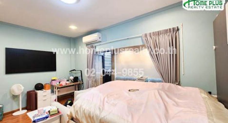 For sale 4 bedrooms townhouse in Yan Nawa, Bangkok
