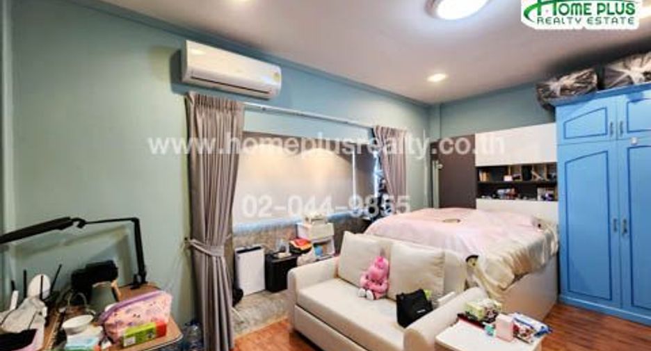 For sale 4 bedrooms townhouse in Yan Nawa, Bangkok