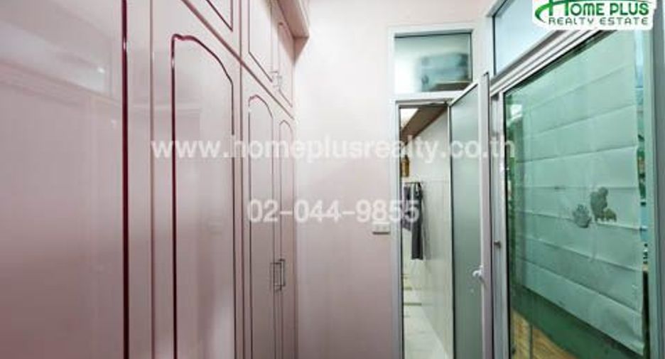 For sale 4 bedrooms townhouse in Yan Nawa, Bangkok