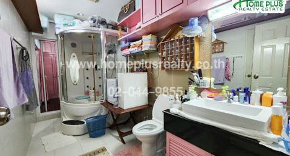 For sale 4 bedrooms townhouse in Yan Nawa, Bangkok