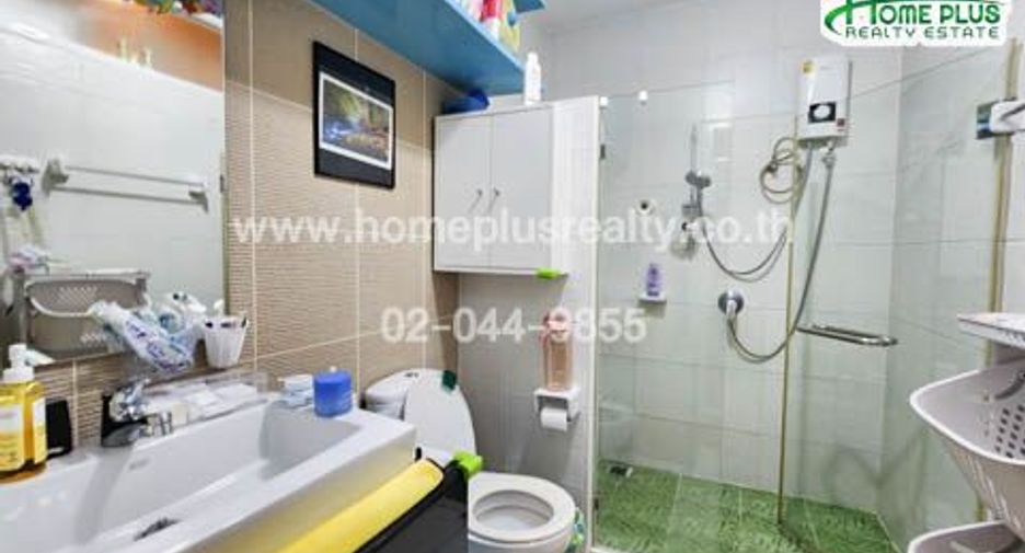 For sale 4 bedrooms townhouse in Yan Nawa, Bangkok