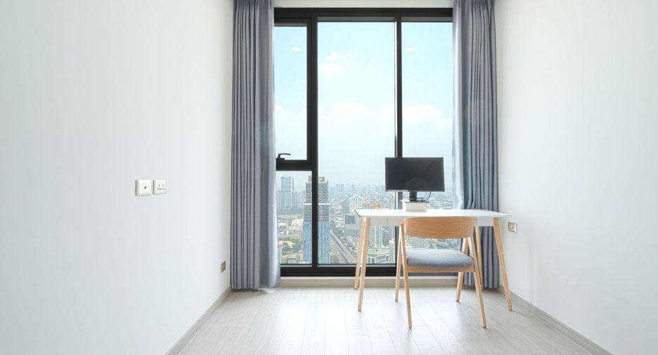 For rent 2 bedrooms condo in Huai Khwang, Bangkok