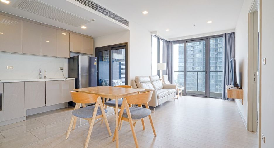 For rent 2 bedrooms condo in Huai Khwang, Bangkok