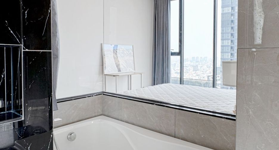 For rent 2 bedrooms condo in Huai Khwang, Bangkok