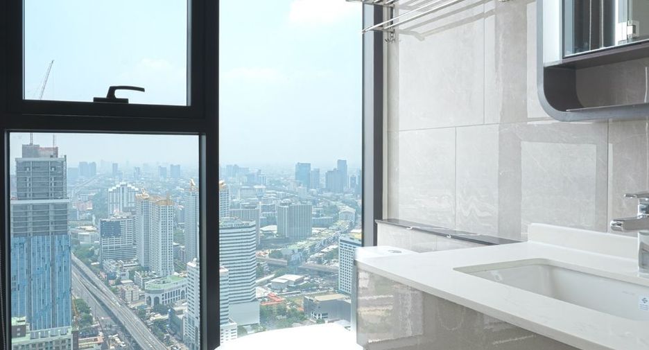For rent 2 bedrooms condo in Huai Khwang, Bangkok