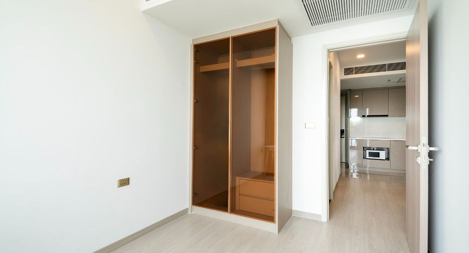 For rent 2 bedrooms condo in Huai Khwang, Bangkok