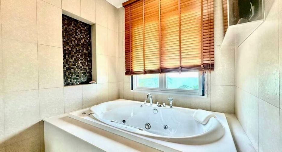 For sale 5 ベッドルーム house in Sattahip, Chonburi