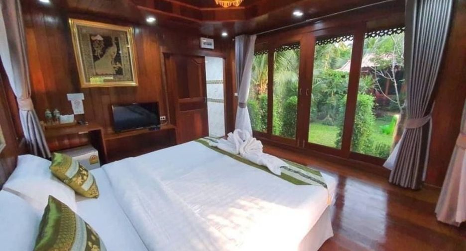 For sale 11 bedrooms hotel in Mueang Samut Songkhram, Samut Songkhram