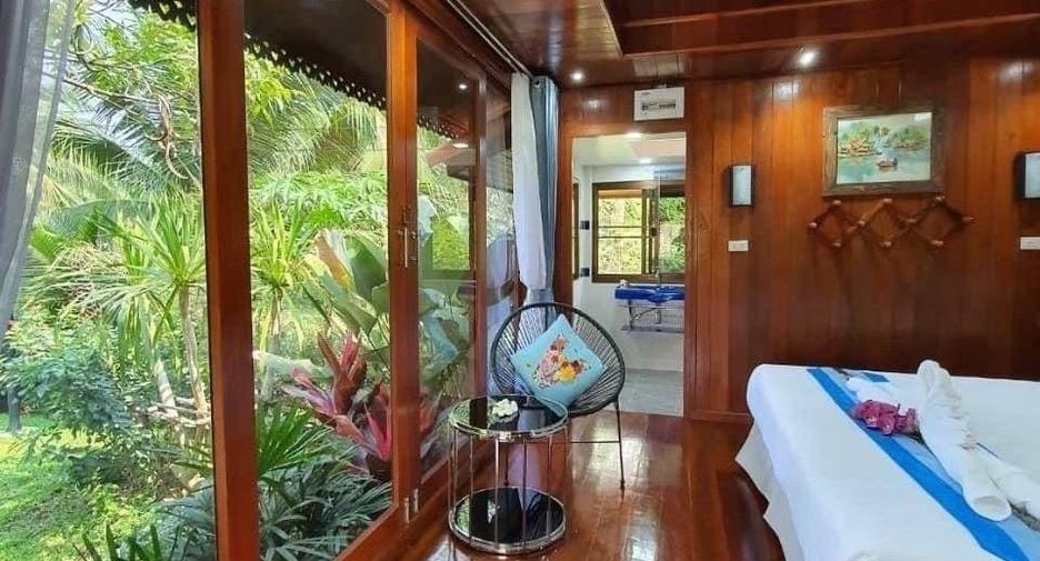 For sale 11 bedrooms hotel in Mueang Samut Songkhram, Samut Songkhram